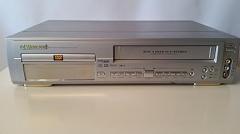 EWD2202 Dual-Deck DVD/VCR Combo
